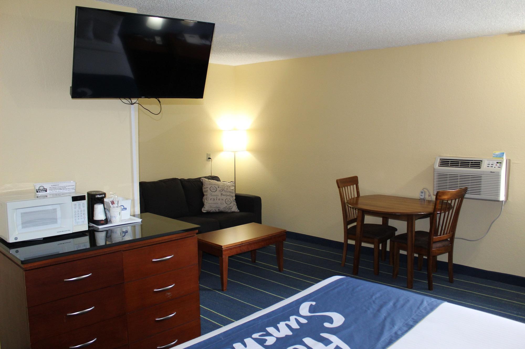 Days Inn & Suites By Wyndham Gunnison Exterior photo