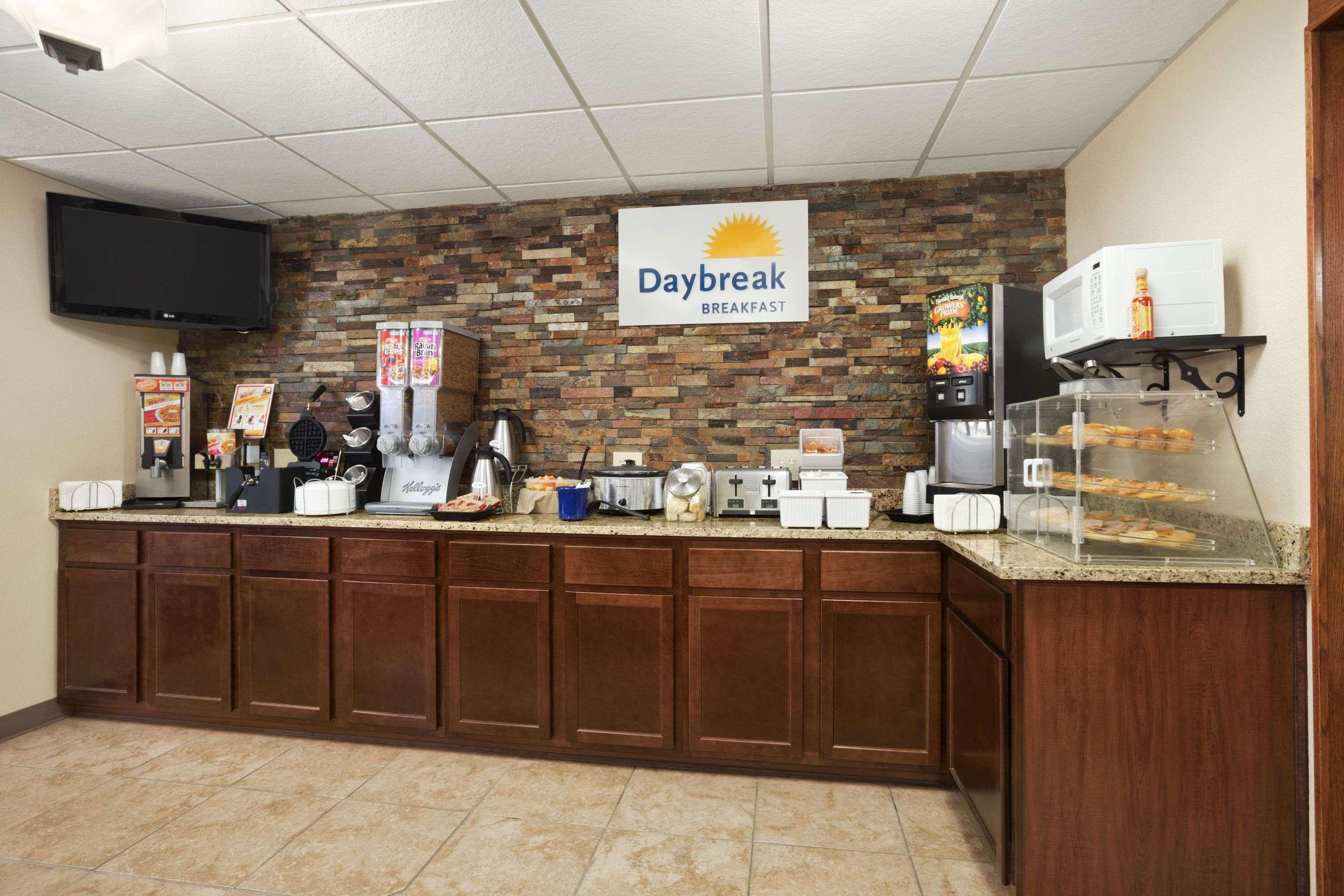 Days Inn & Suites By Wyndham Gunnison Exterior photo
