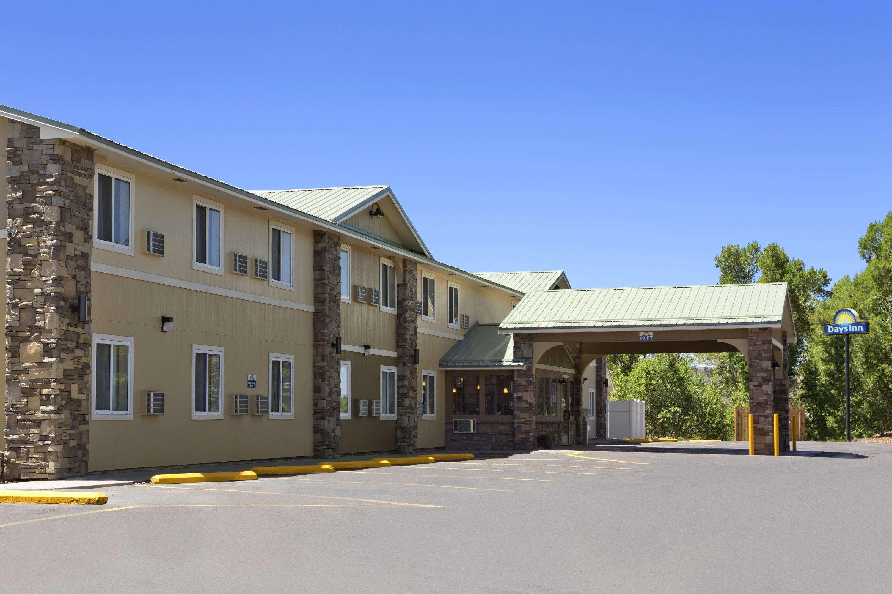 Days Inn & Suites By Wyndham Gunnison Exterior photo