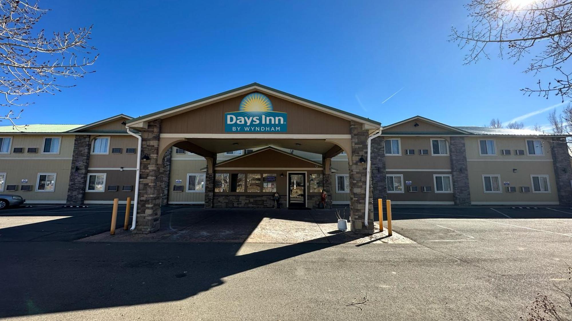 Days Inn & Suites By Wyndham Gunnison Exterior photo