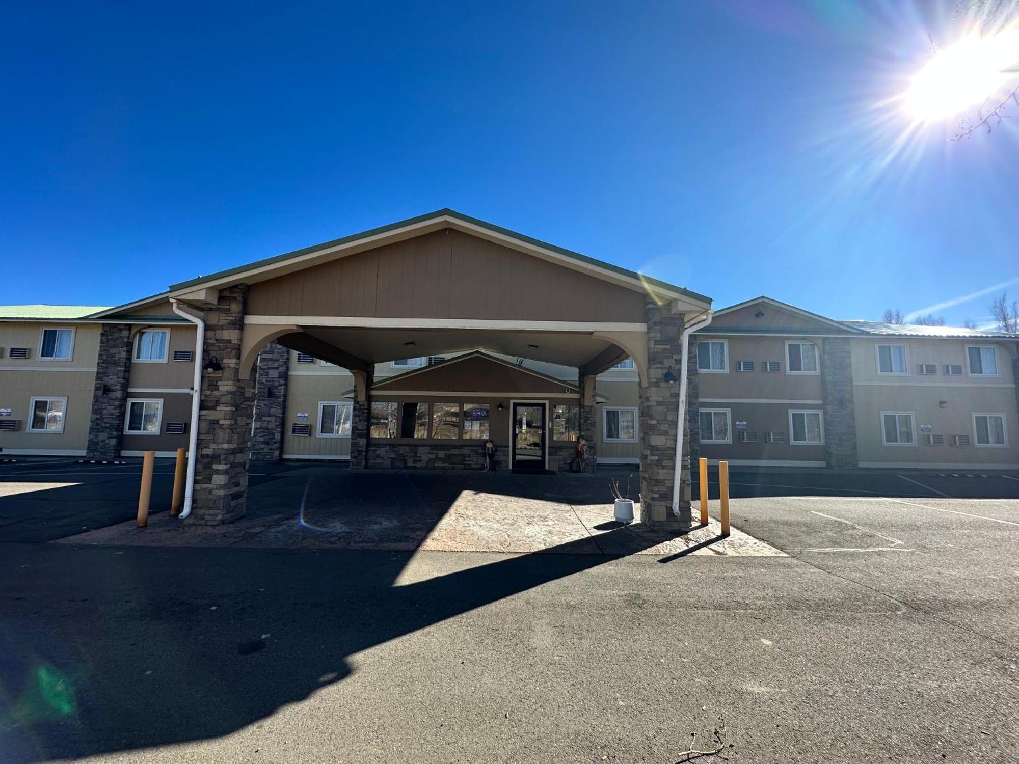 Days Inn & Suites By Wyndham Gunnison Exterior photo