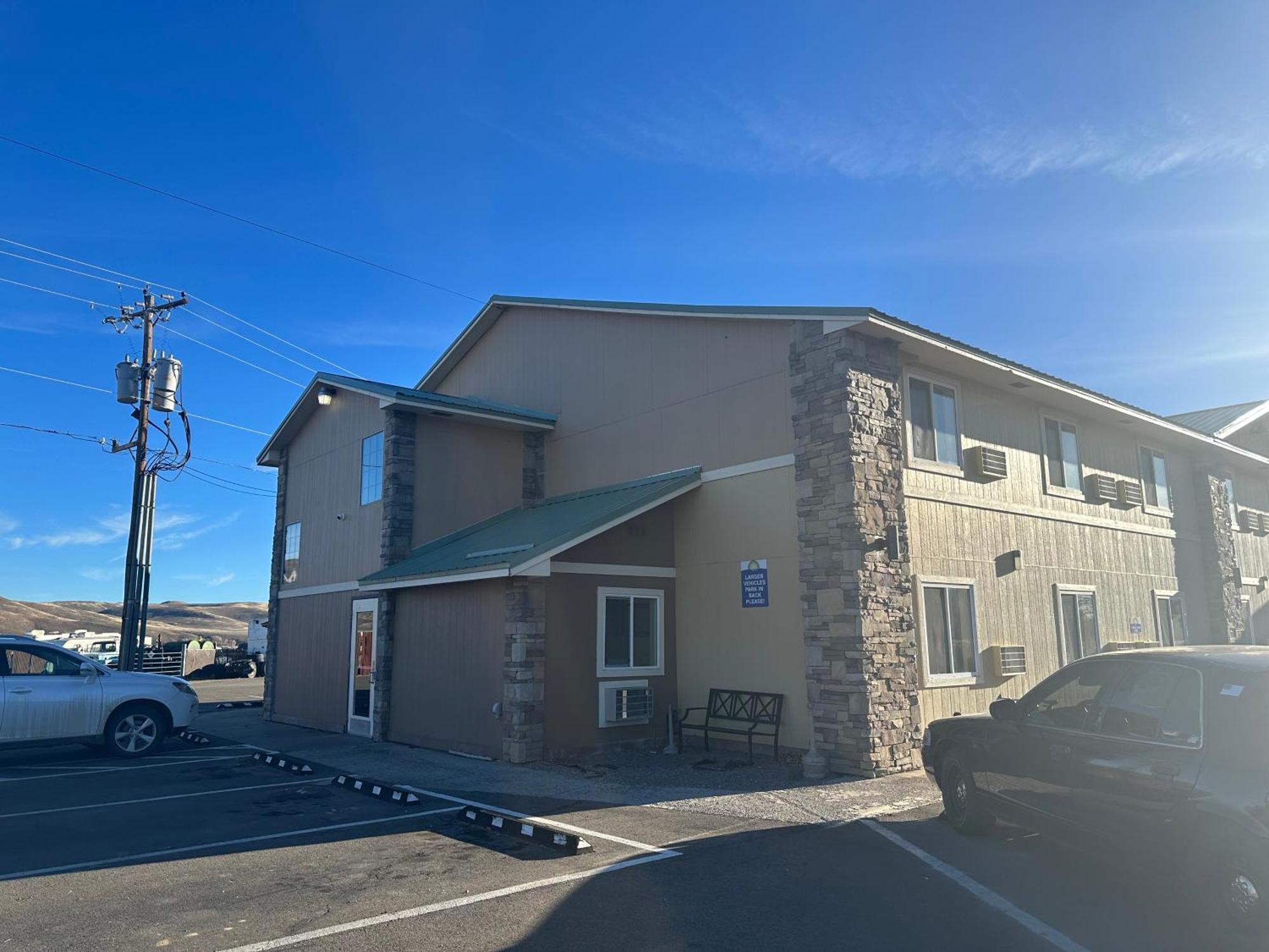 Days Inn & Suites By Wyndham Gunnison Exterior photo