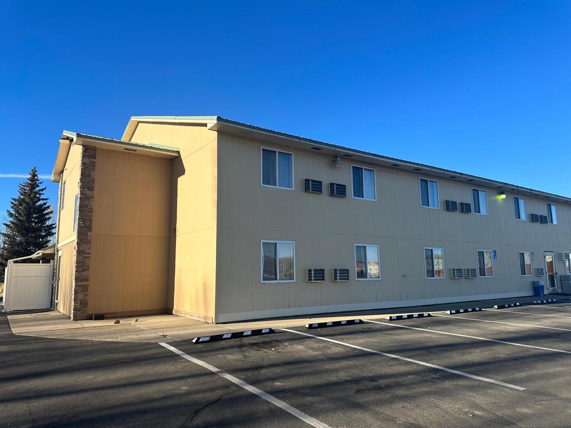 Days Inn & Suites By Wyndham Gunnison Exterior photo
